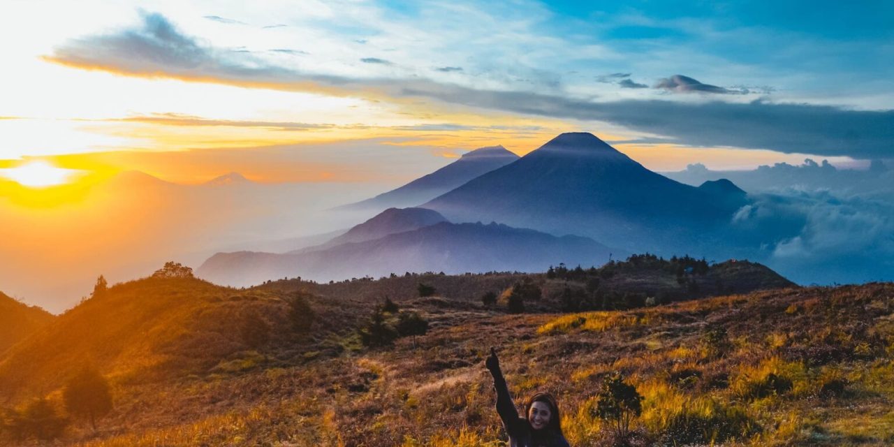 Tracking Seru Gunung Prau Yang Hanya Butuh Waktu 2 Jam Saja