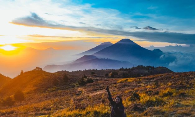 Tracking Seru Gunung Prau Yang Hanya Butuh Waktu 2 Jam Saja