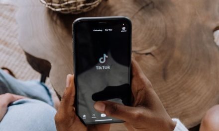Dampak Scrolling Tiktok Yang Berlebihan Pada Kesehatan Kamu