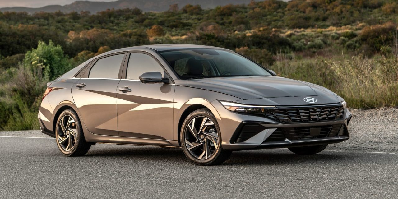 Hyundai Elantra Sebuah Sedan Dengan Desain Yang Futuristik